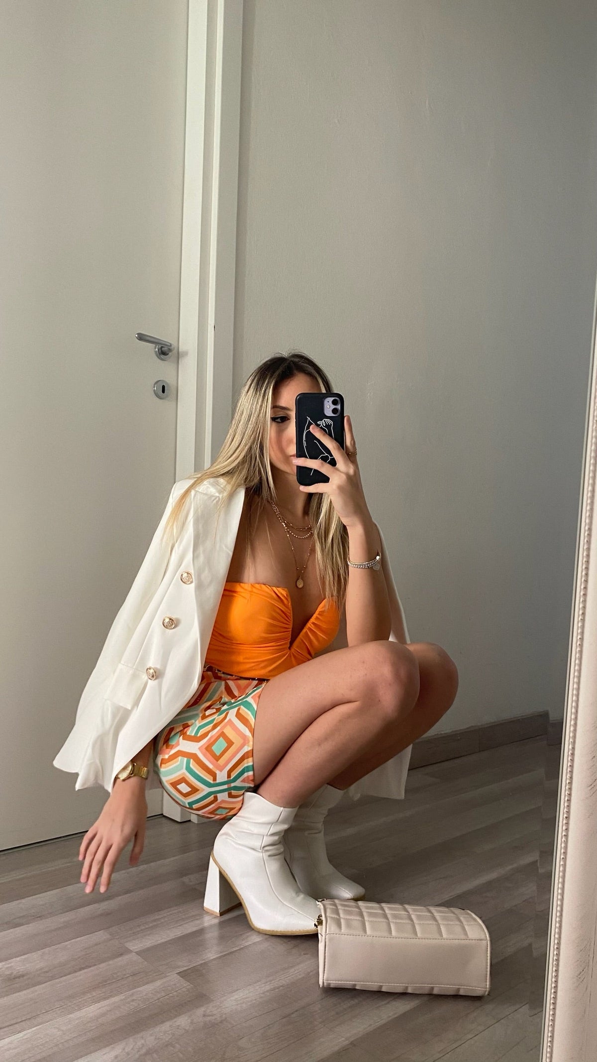 Giacca bianca con bottoni oro