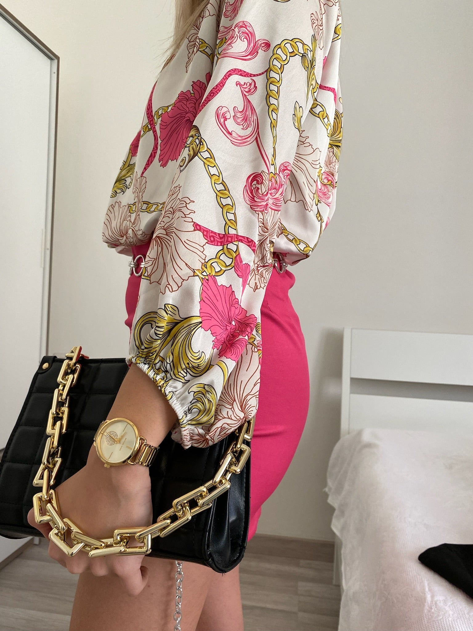 Top crop oro dettagli Fuxia