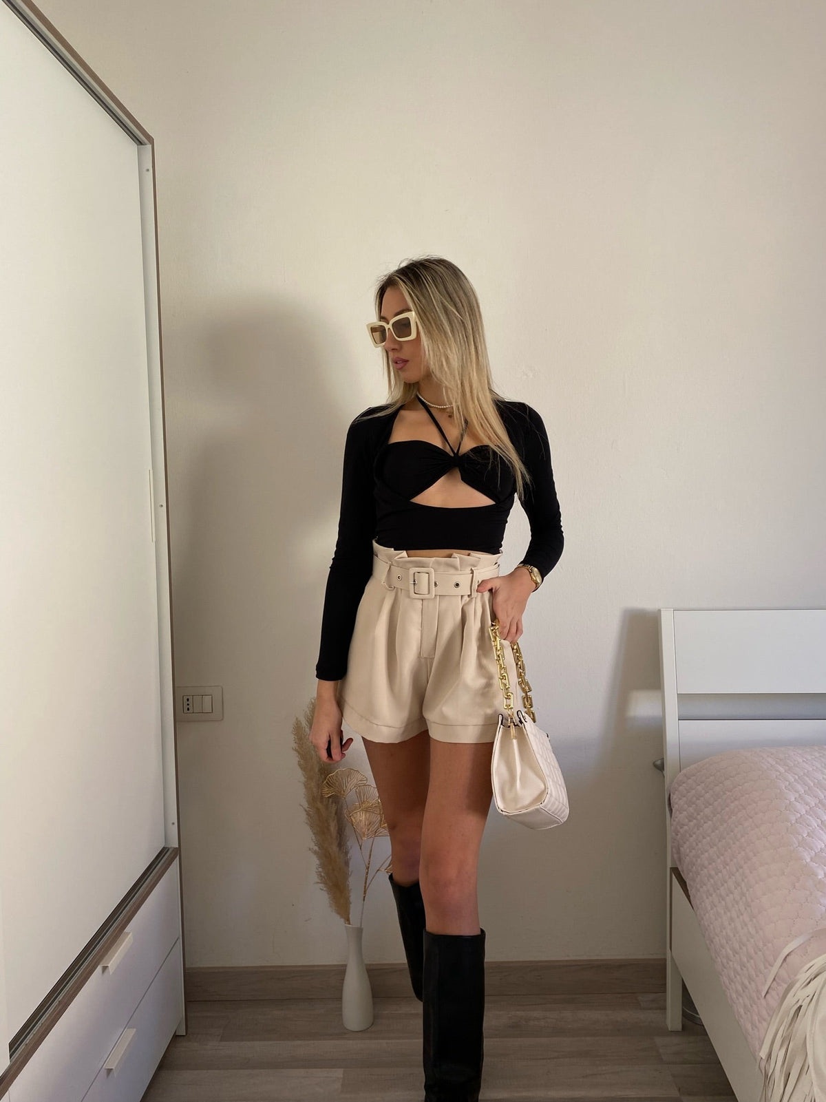 Short beige con cintura