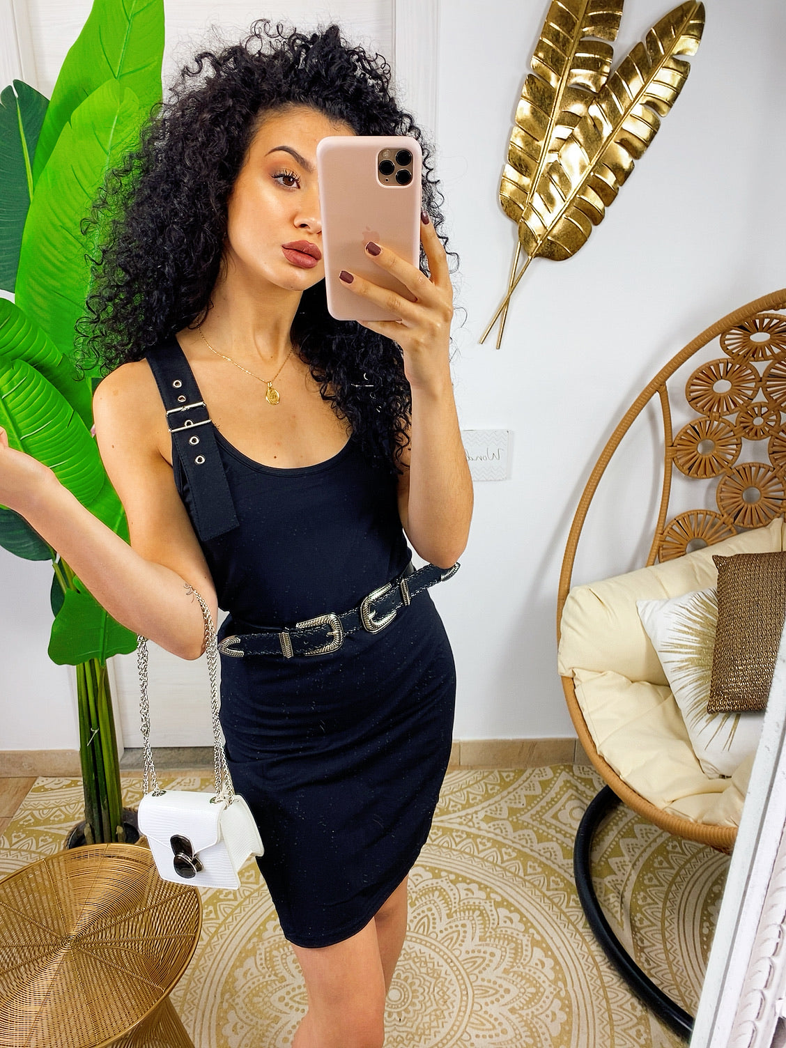 Abito con cinghie nero