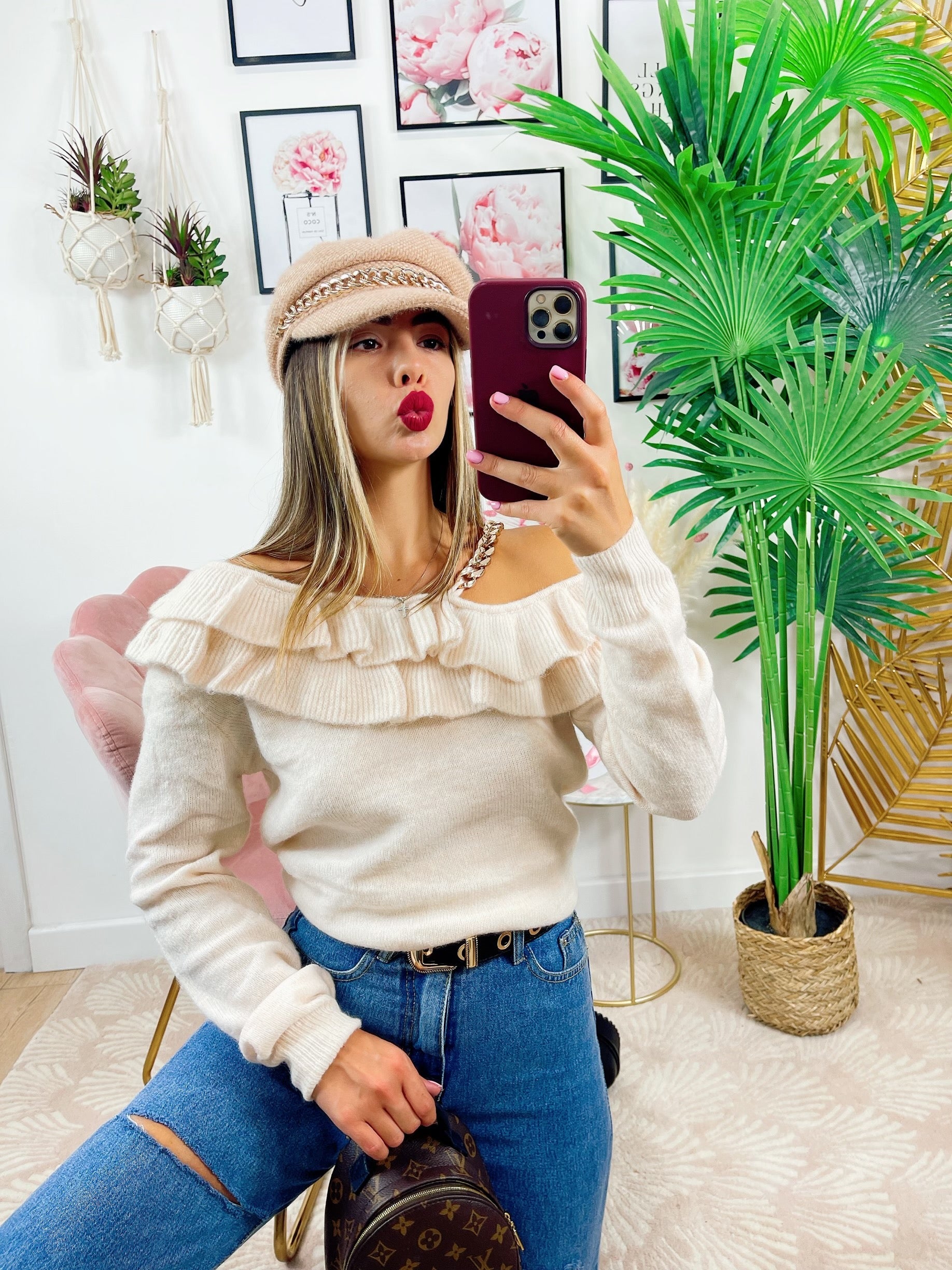 Maglione con scollo e dettaglio in catena beige