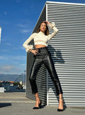Pantalone in ecopelle con cintura