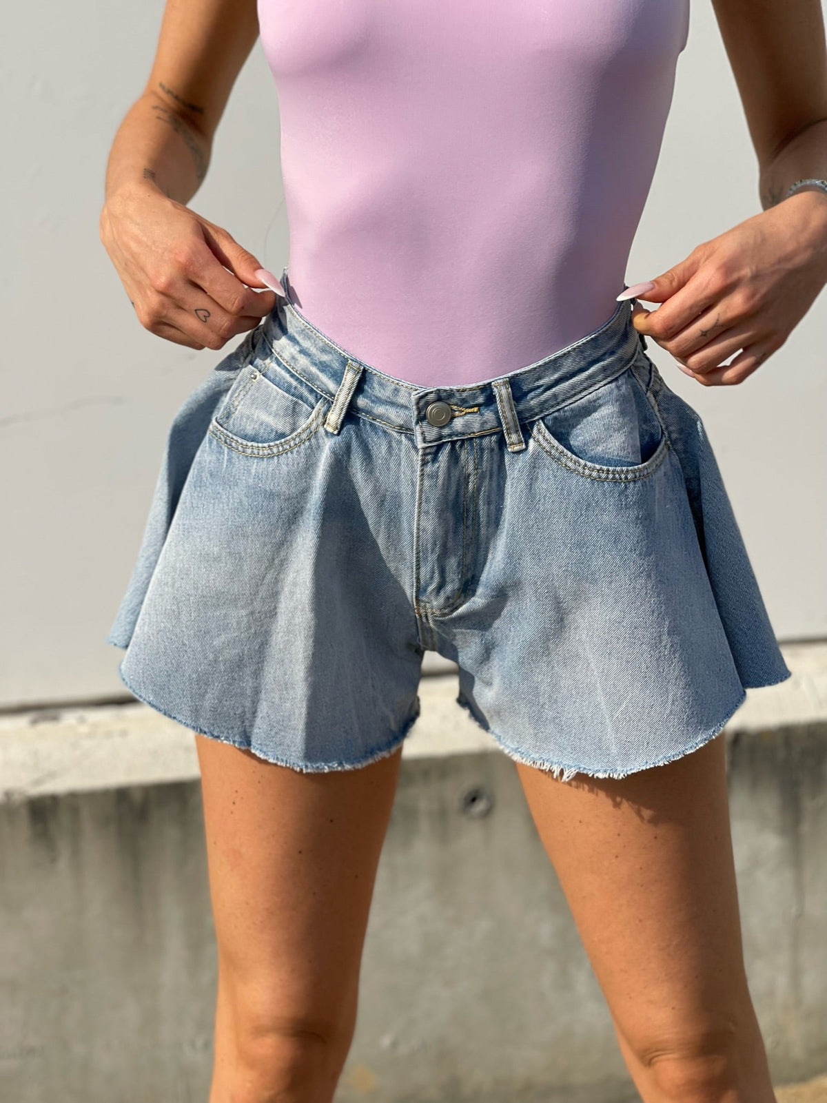 Short in jeans a farfalla