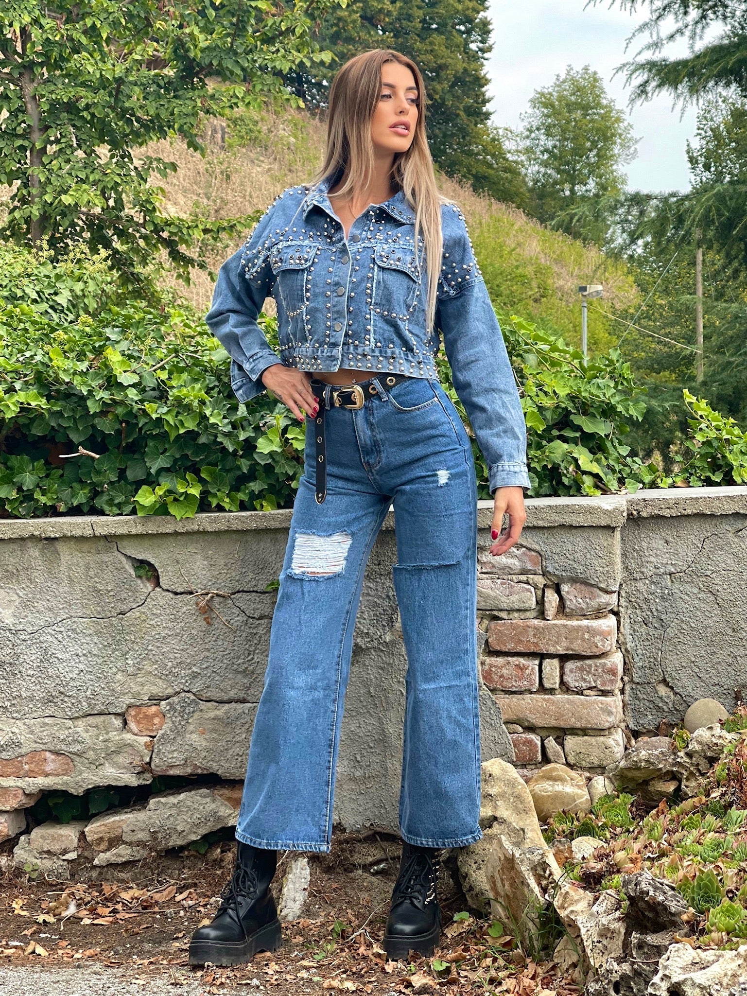 Giaccone di jeans con borchie