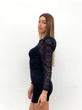 Abito nero con maniche in pizzo