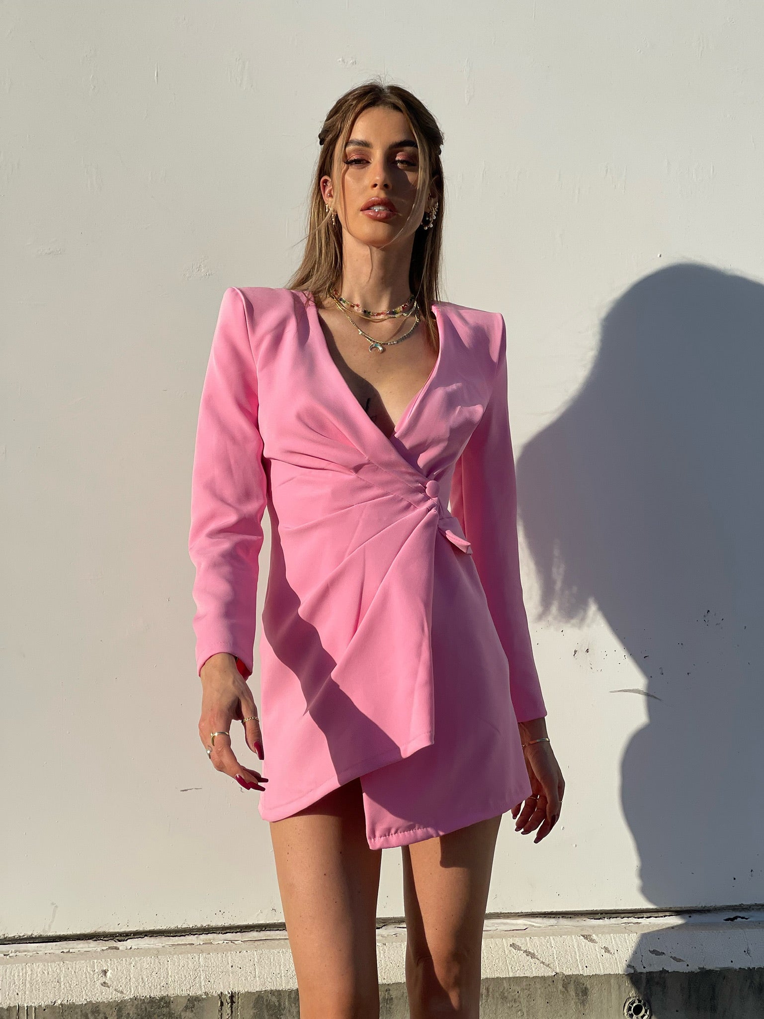 Abito a blazer con bottone rosa barbie