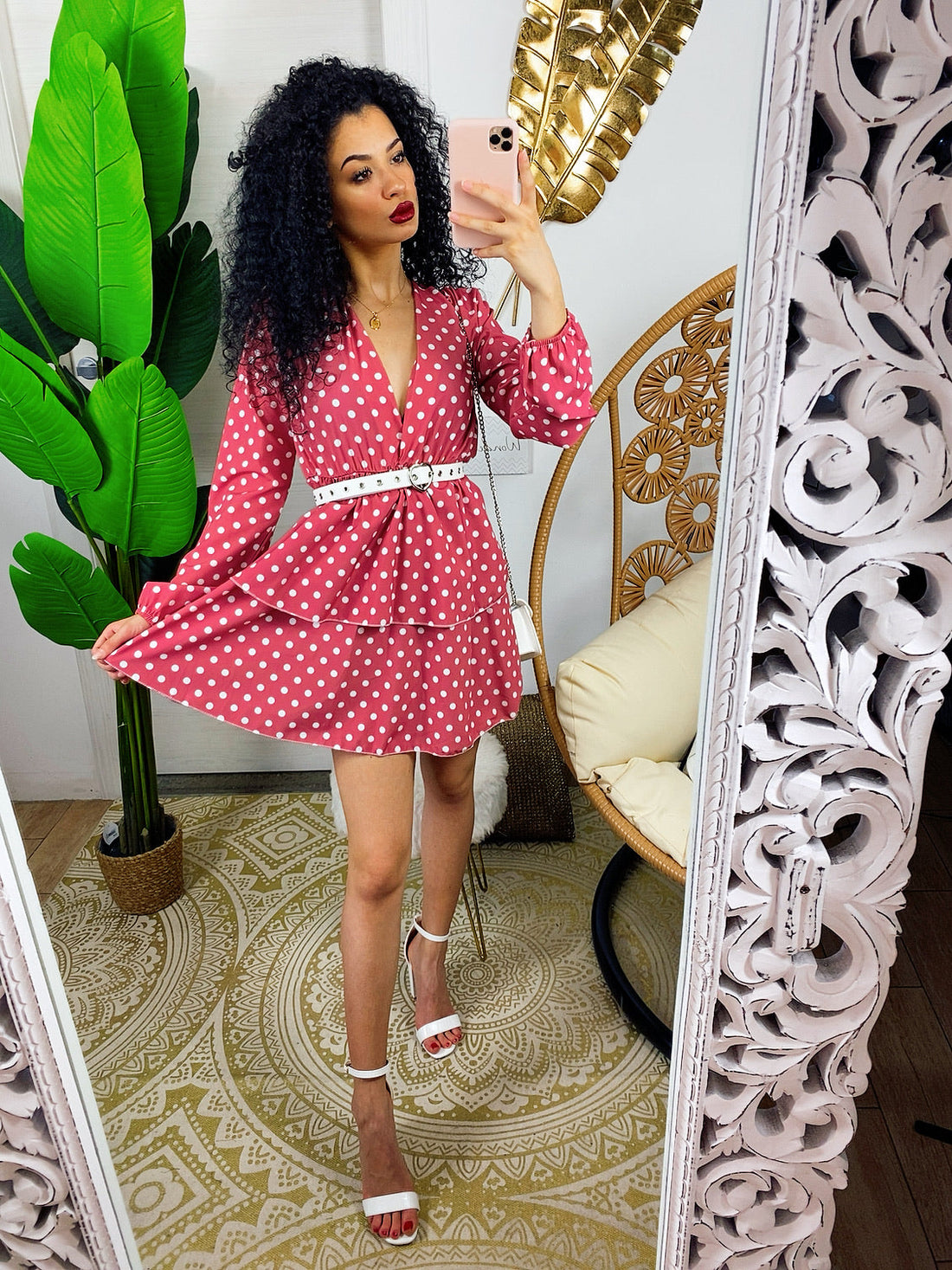 Abito a balze a pois rosa