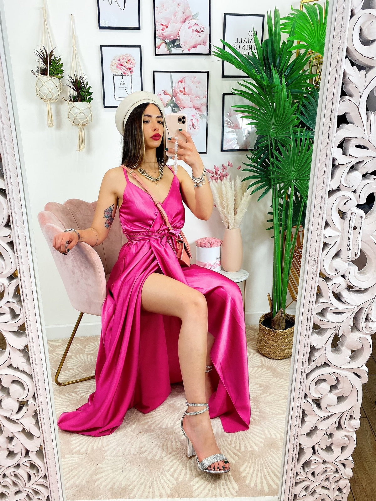 Abito in raso con maxi spacco peonia