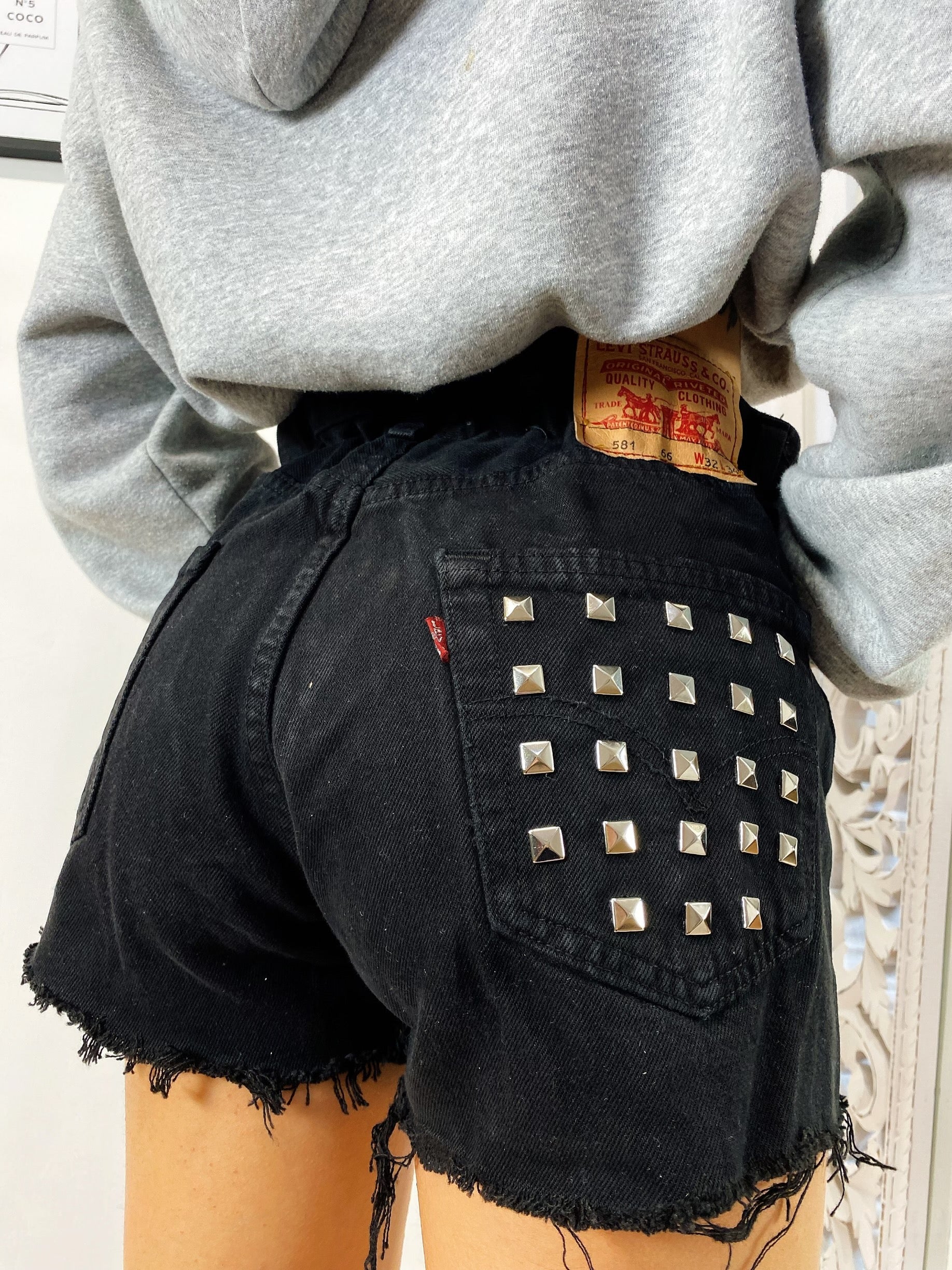 Short Levi’s Vintage nero con borchie