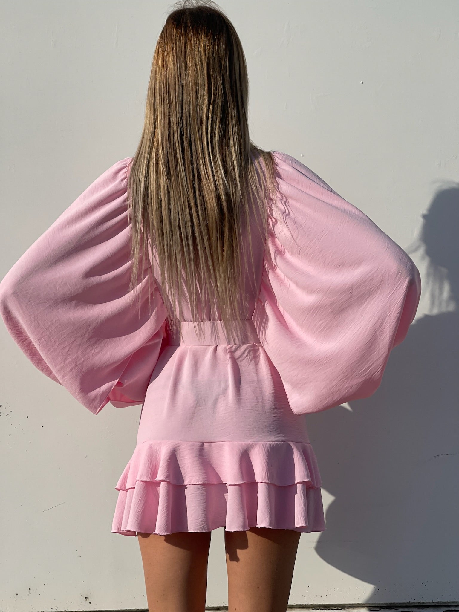 Abito morbido rosa con cintura