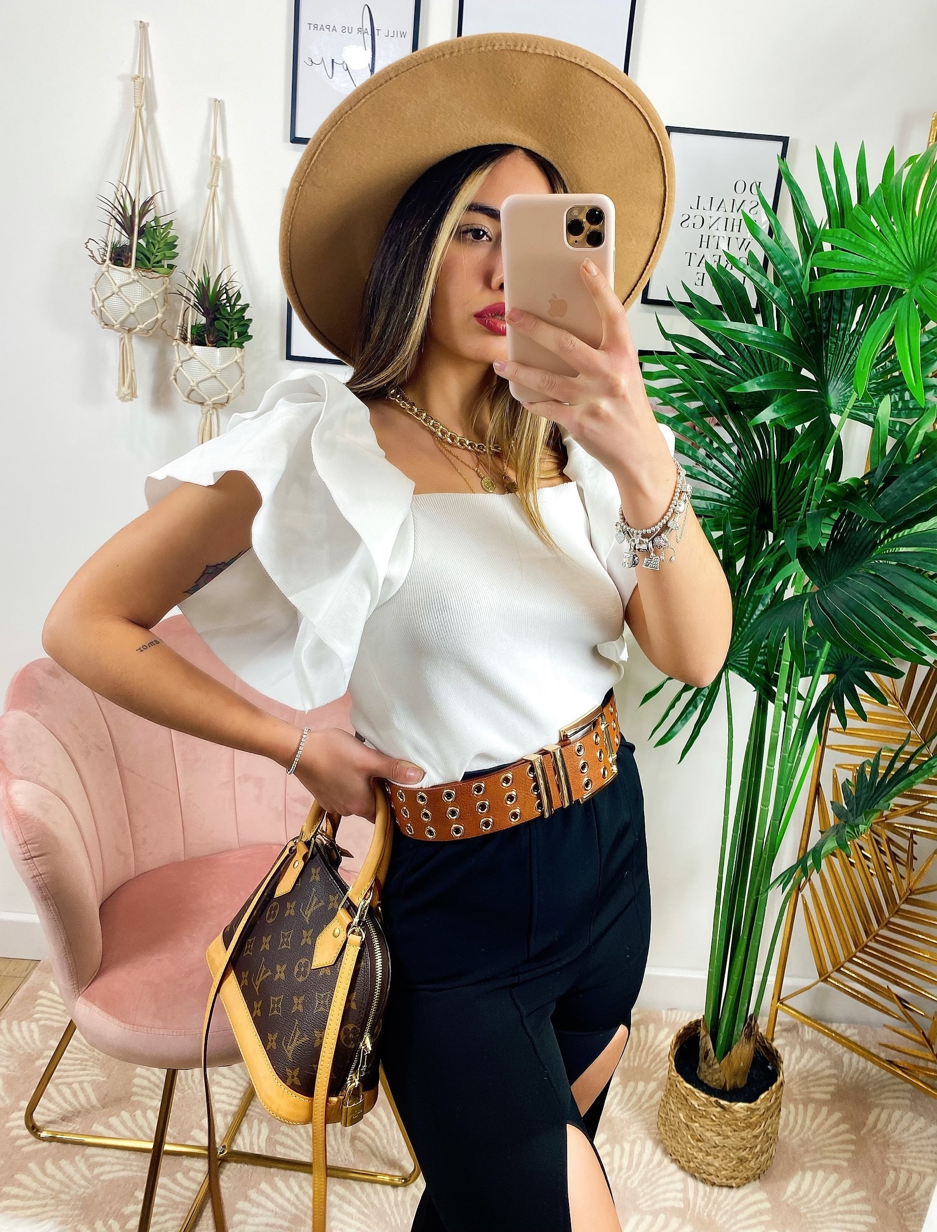 Blusa corta con voilant