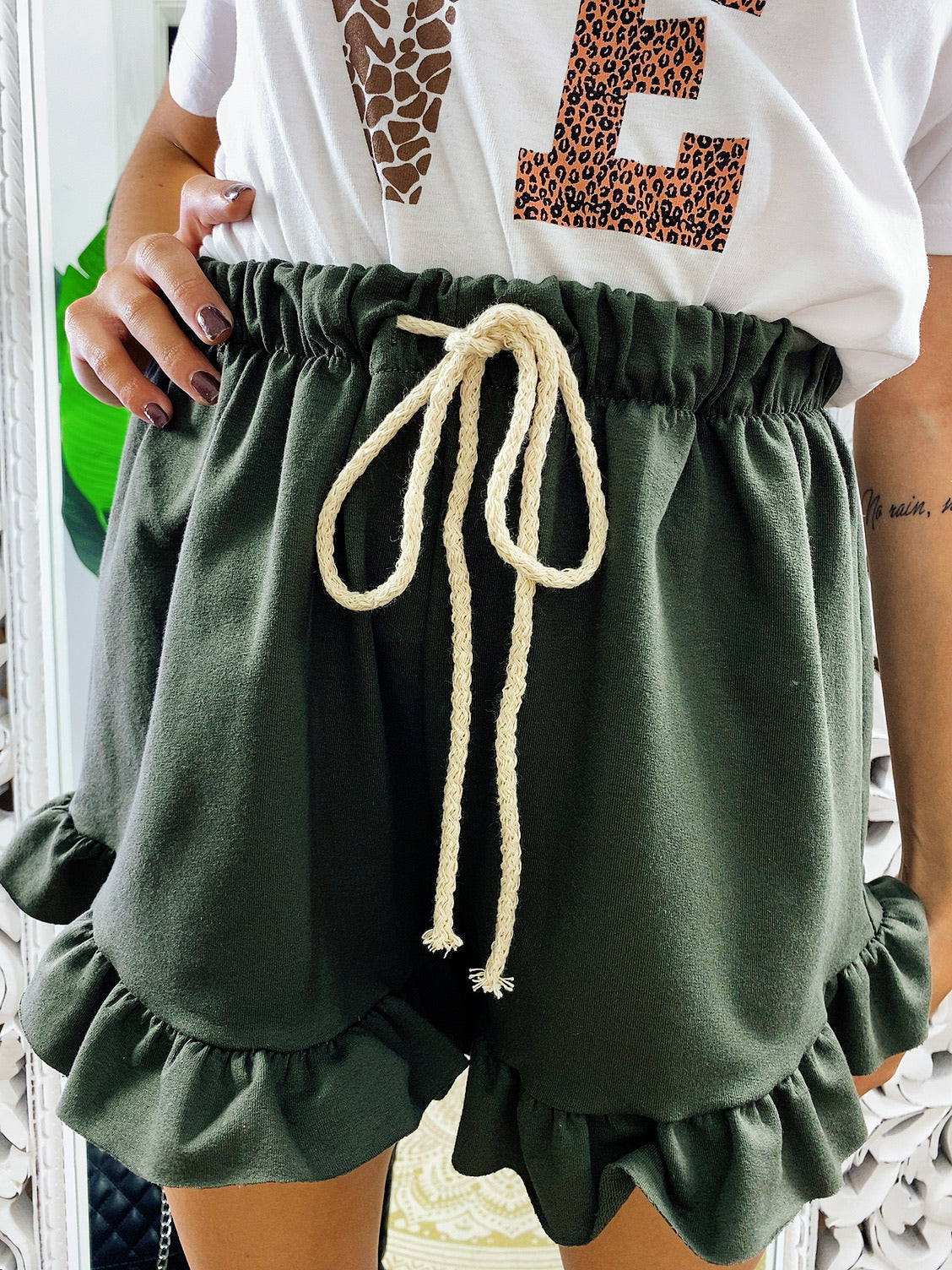Short verde militare con arricciatura