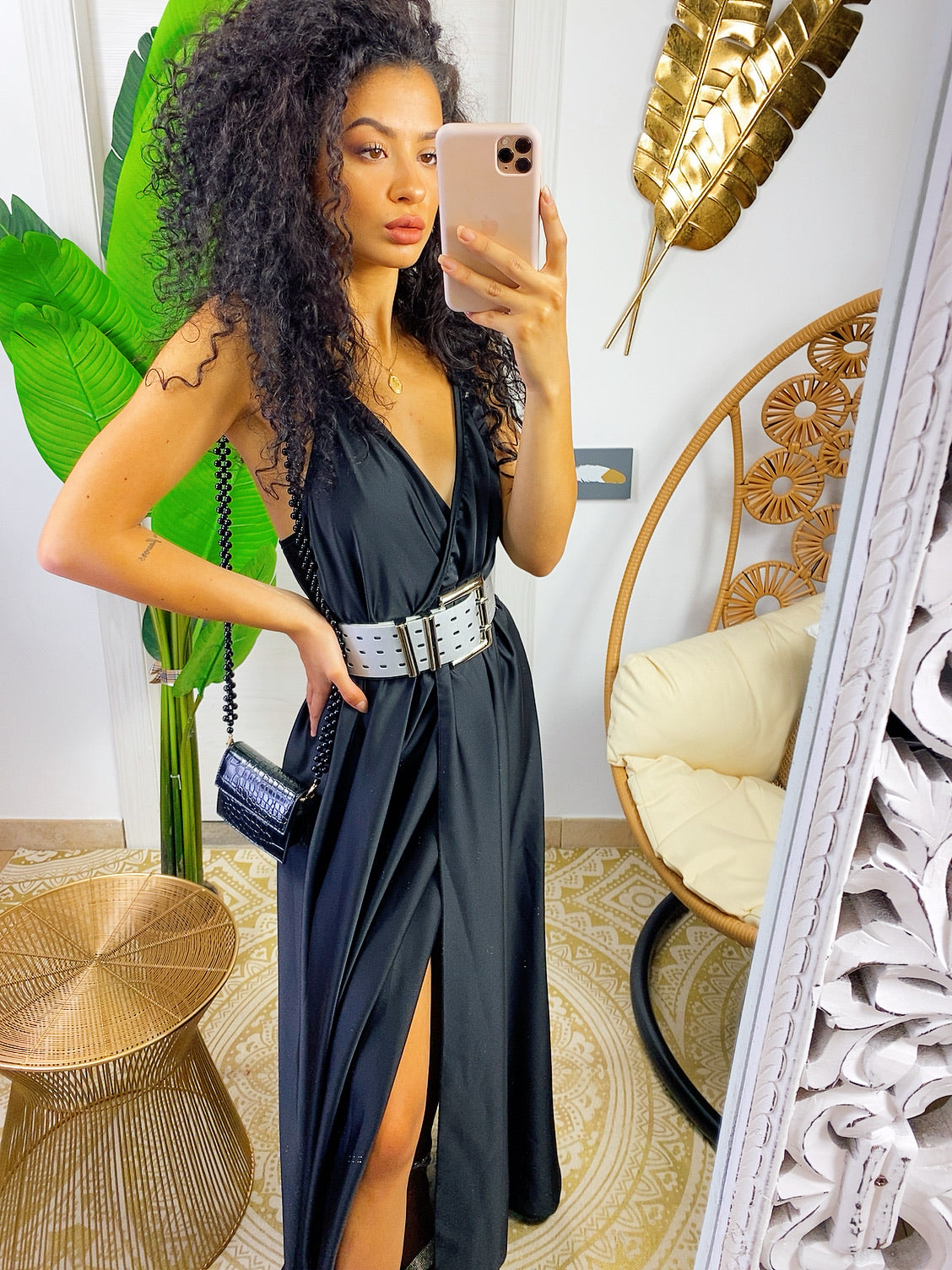 Abito in raso con maxi spacco nero