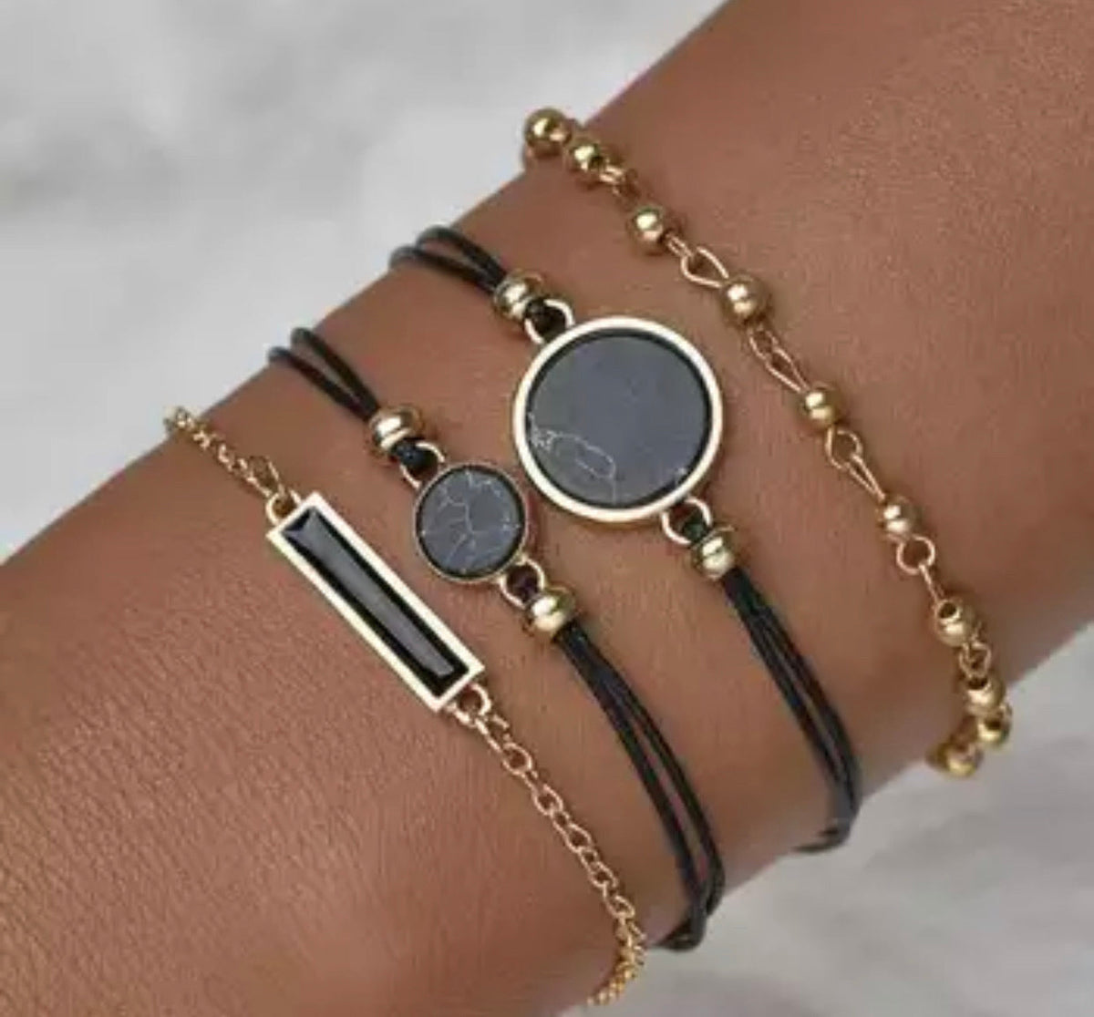 Bracciale con pietra nera