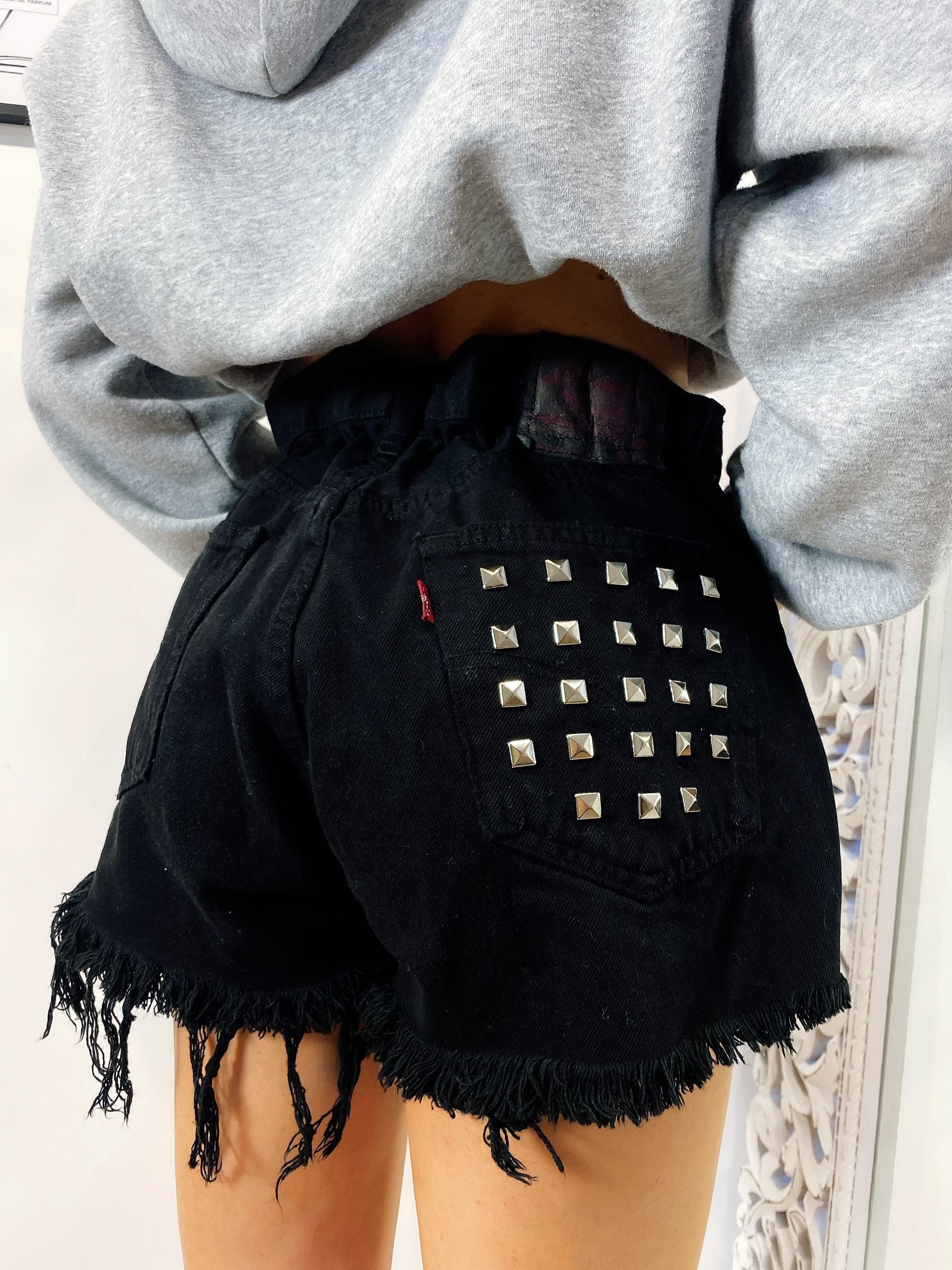 Short Levi’s Vintage nero con borchie