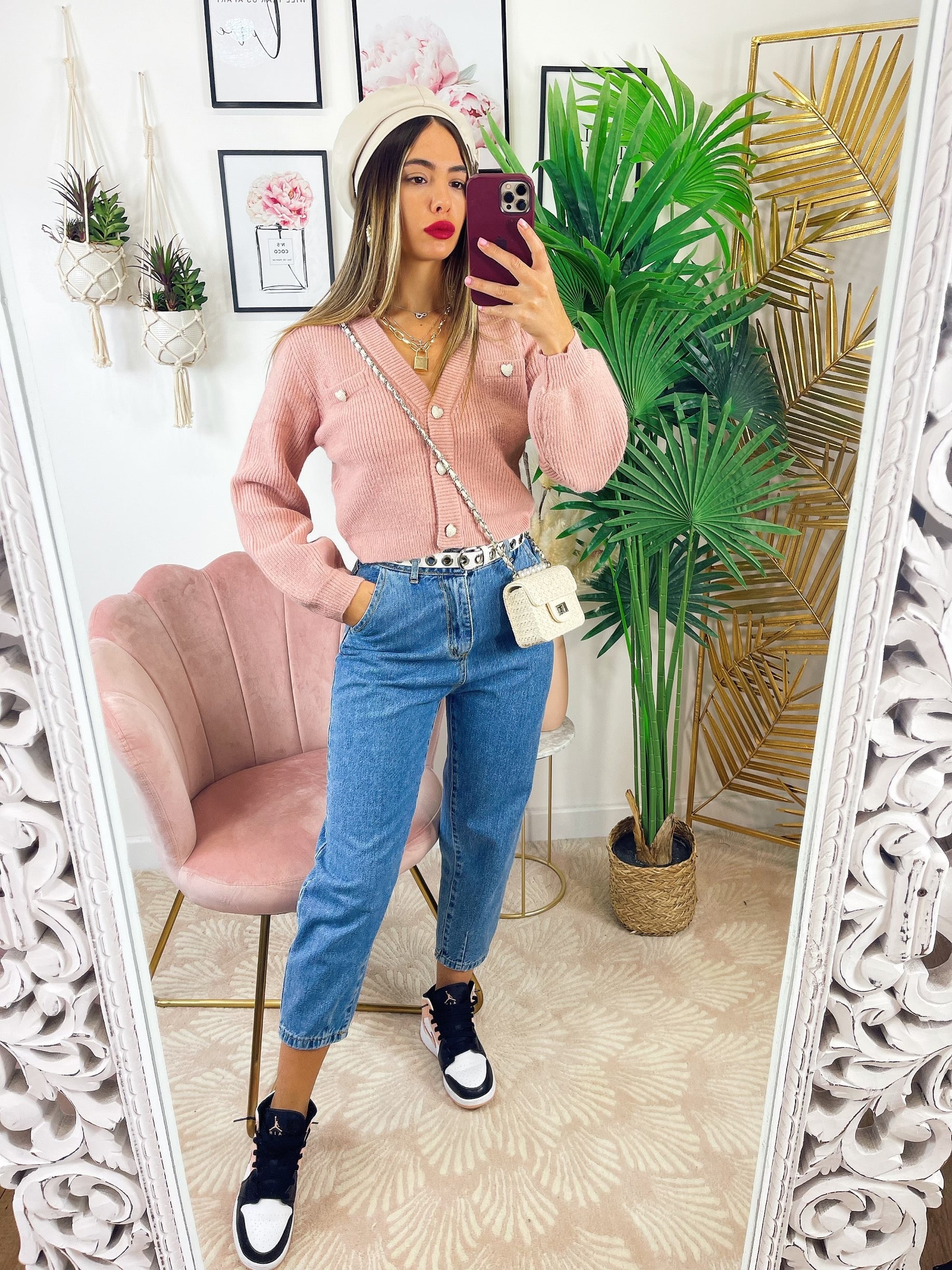 Maglione con bottoni gioiello a cuore rosa