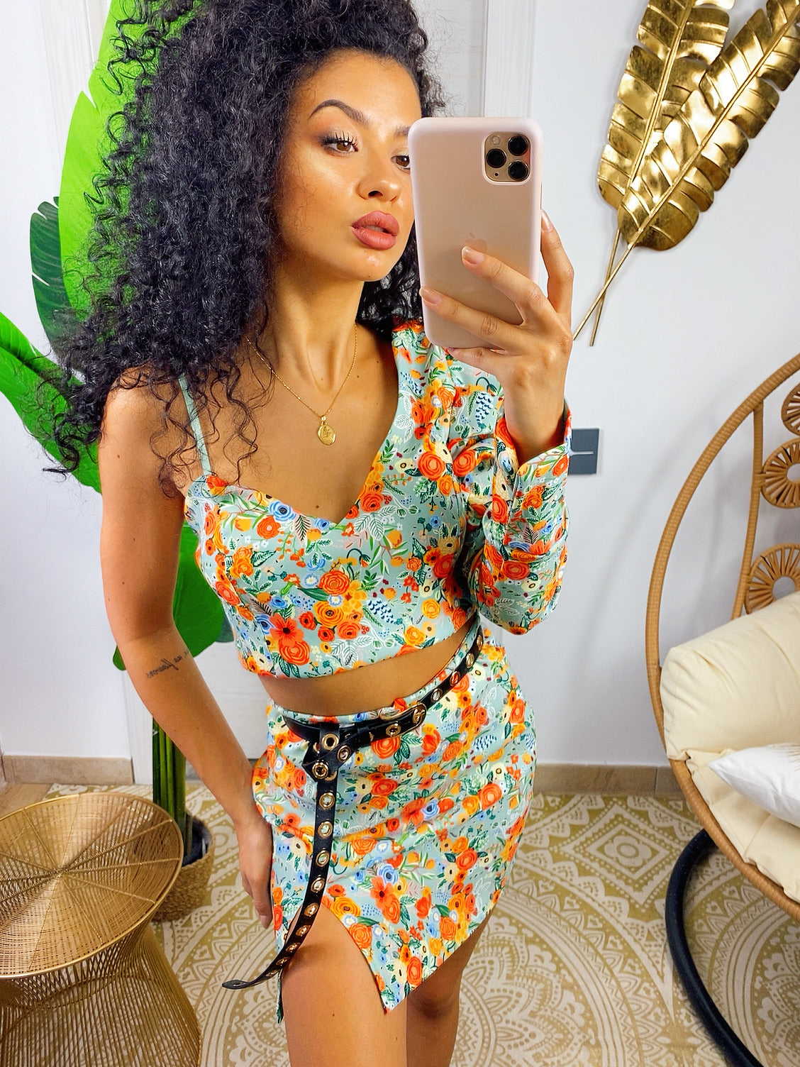 Completo top e gonna con fiori arancio base verdeacqua