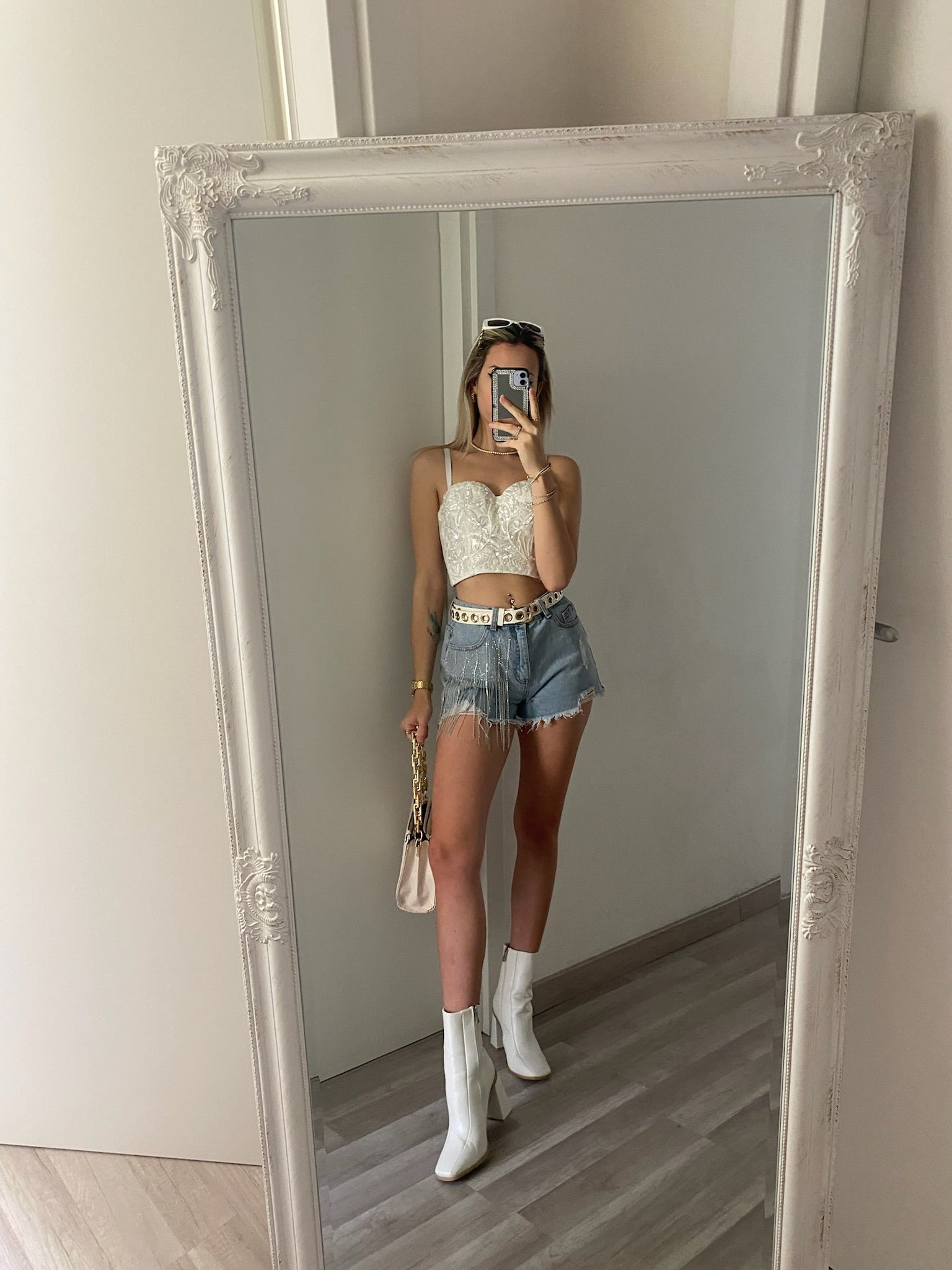 Top con ricami in paillettes bianco