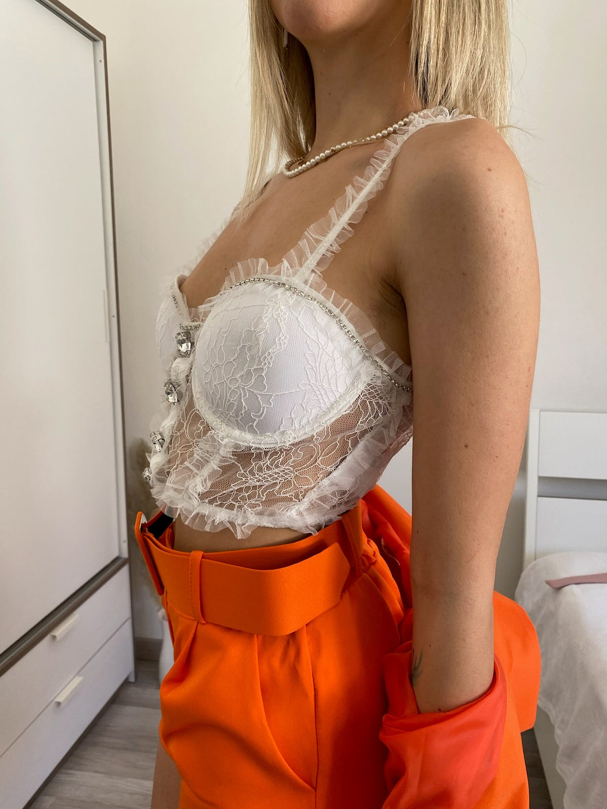 Bralette in pizzo con bottoni gioiello