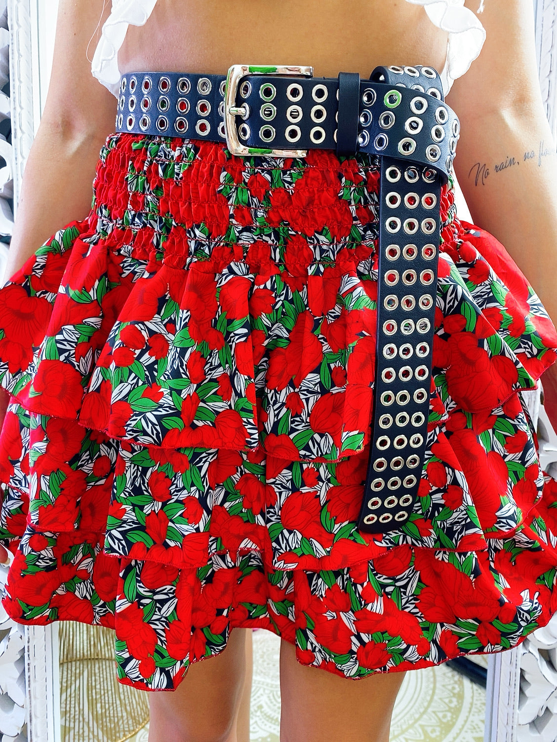 Gonna con balza fiori rossa
