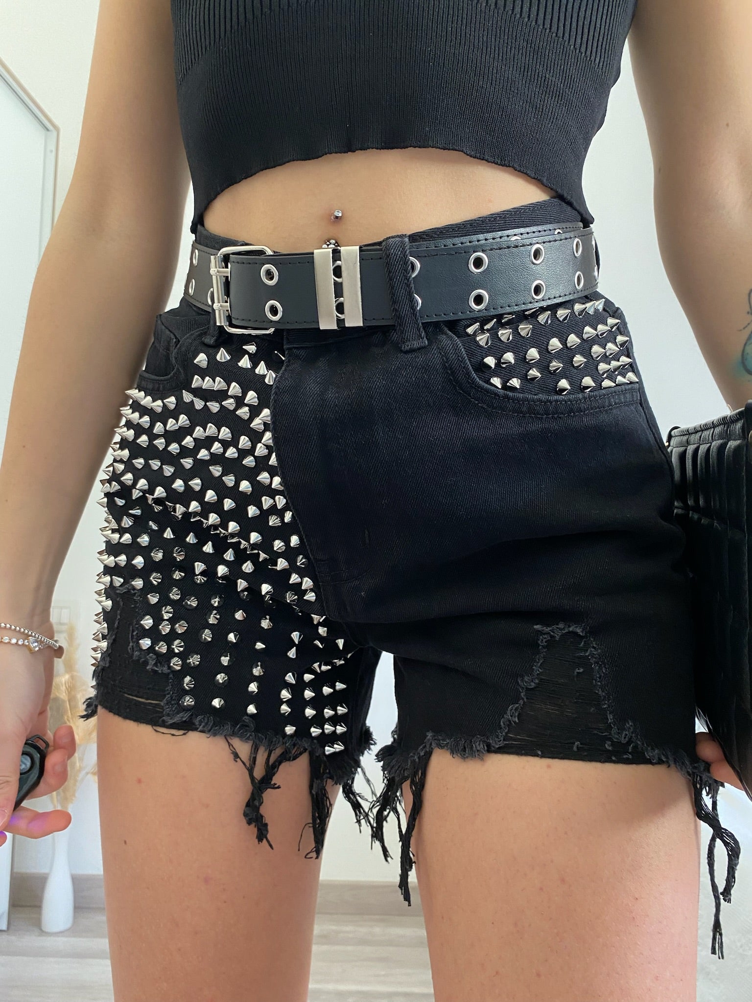Jeans nero con borchie
