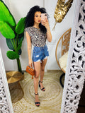 Short jeans con strappini