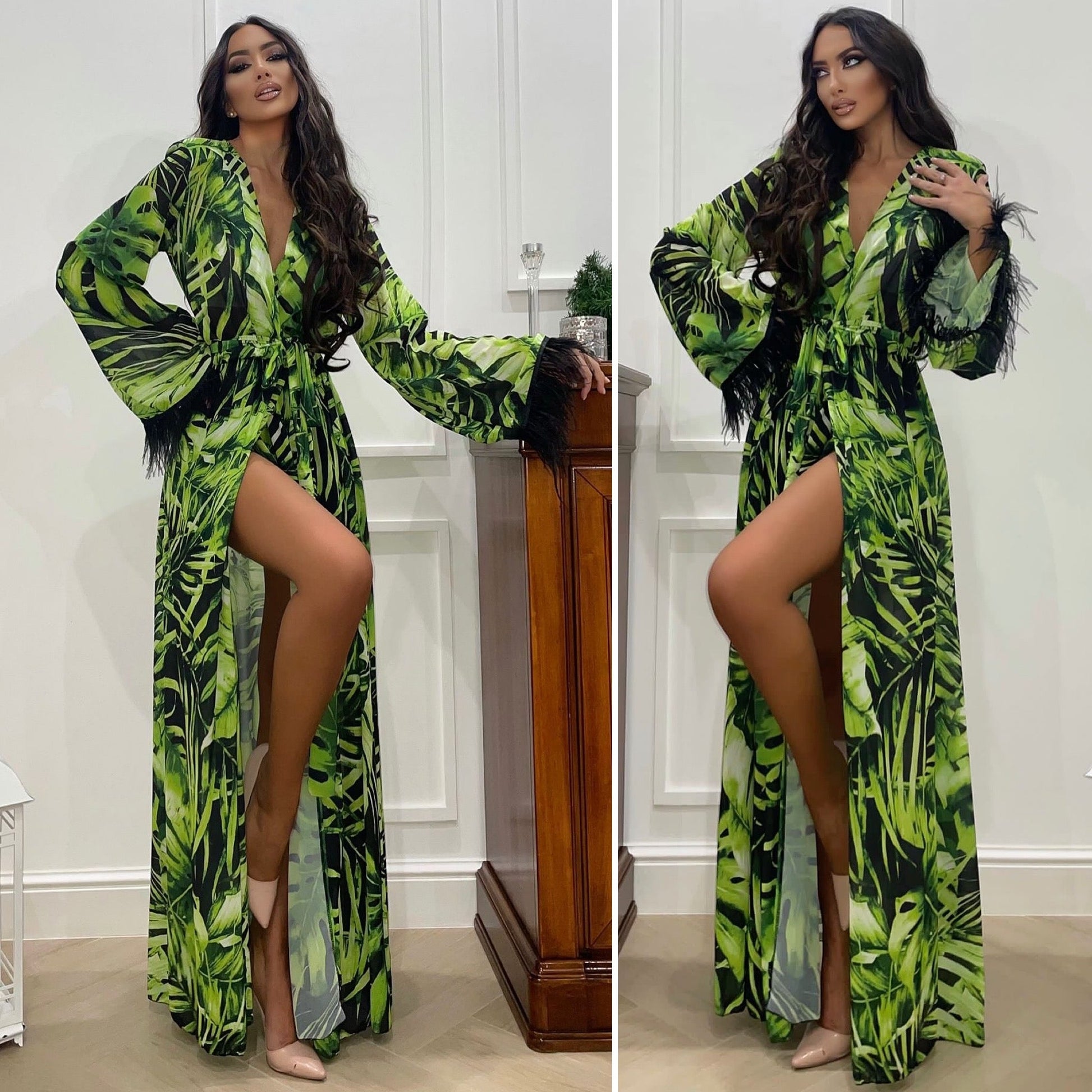 Abito con maxi spacco green con piume nere