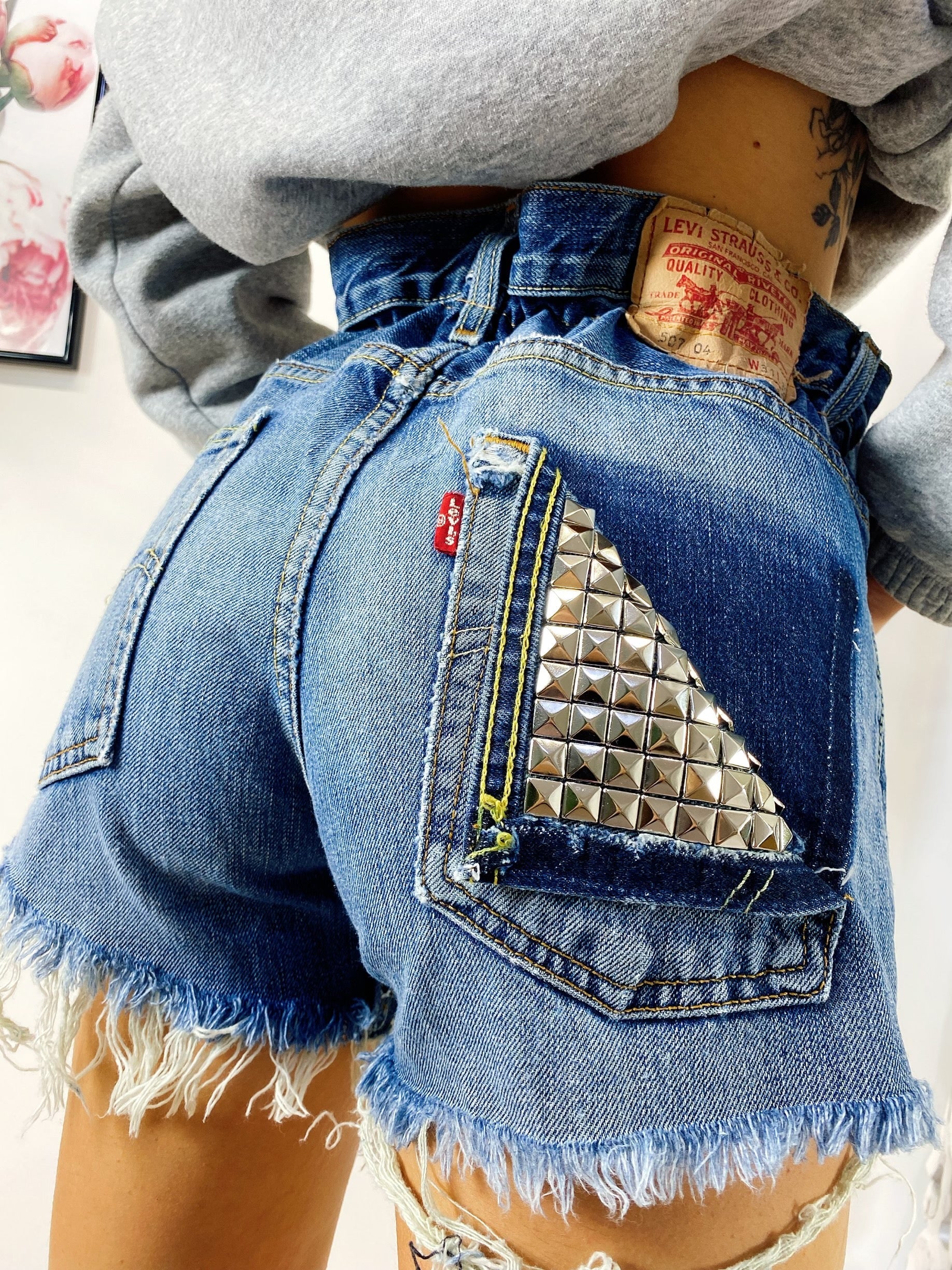 Short Levi’s Vintage bagno scuro con borchie