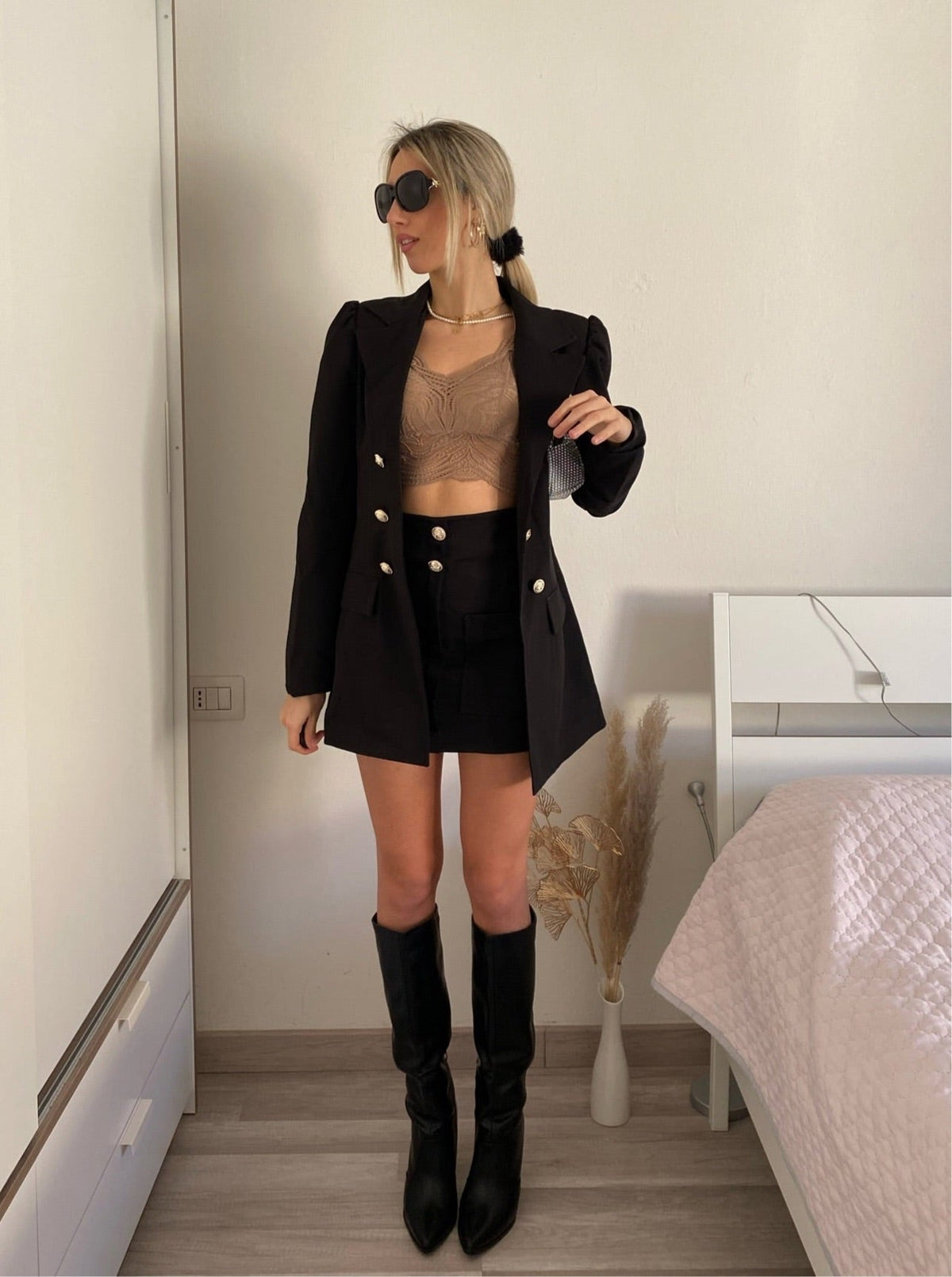 Completo giacca e gonna bottoni oro nero