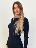 Abito midi con catena e schiena aperta