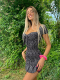 Abito a pois aderente con fiocco