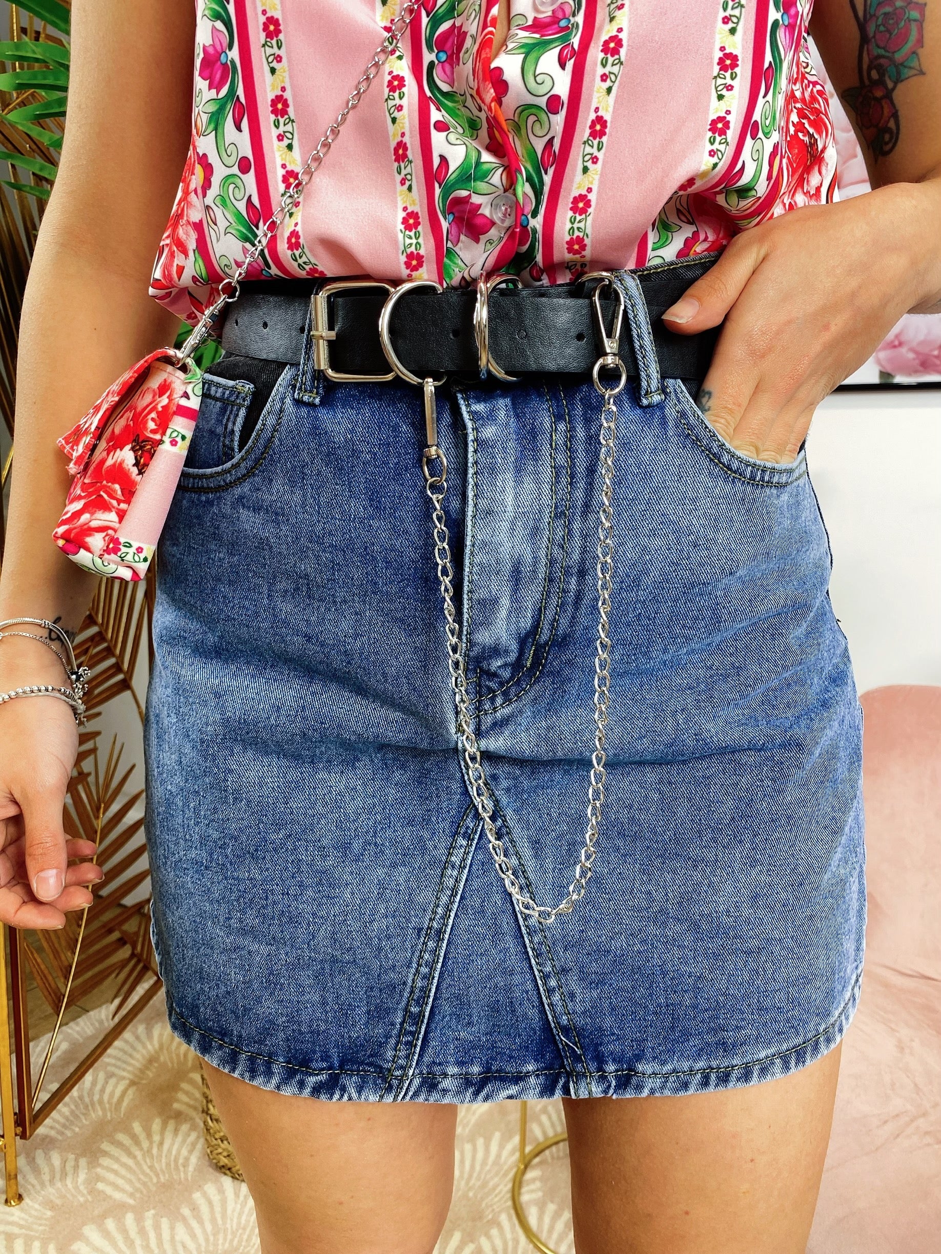 Gonna di Jeans con tasche nere e cintura