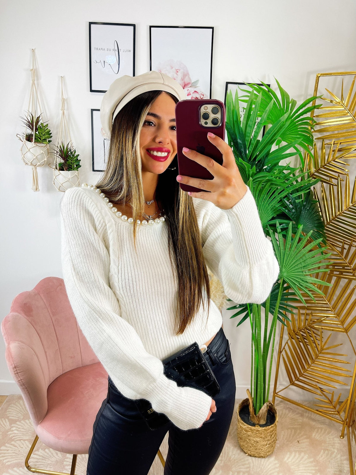 Maglione bianco con perle scollo a U