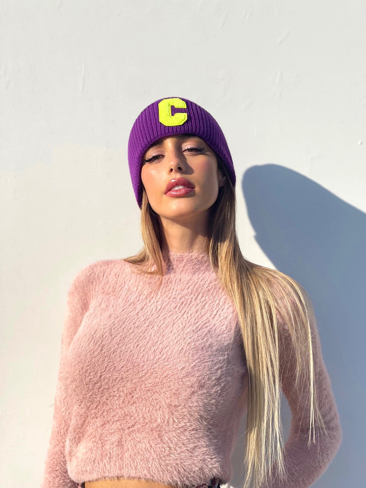 Cappello viola con C