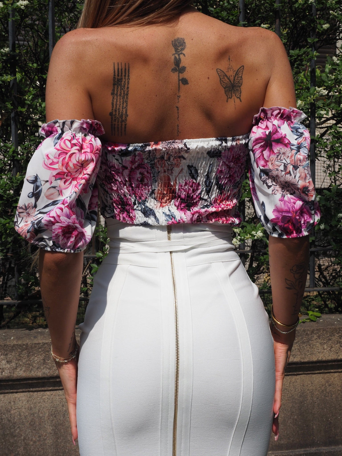 Top a fiori scollo a cuore