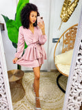Tutina in raso con cintura rosa