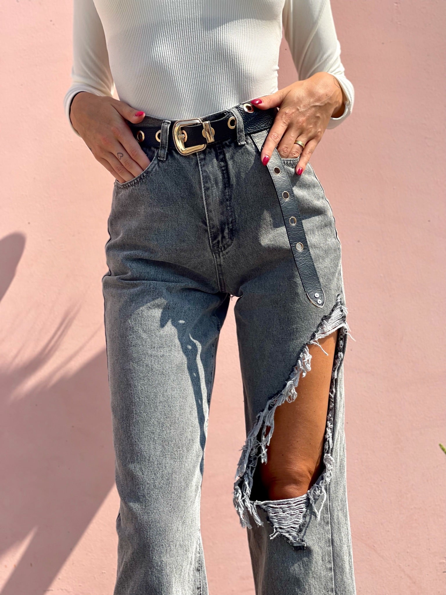 Jeans con maxi spacco grigio