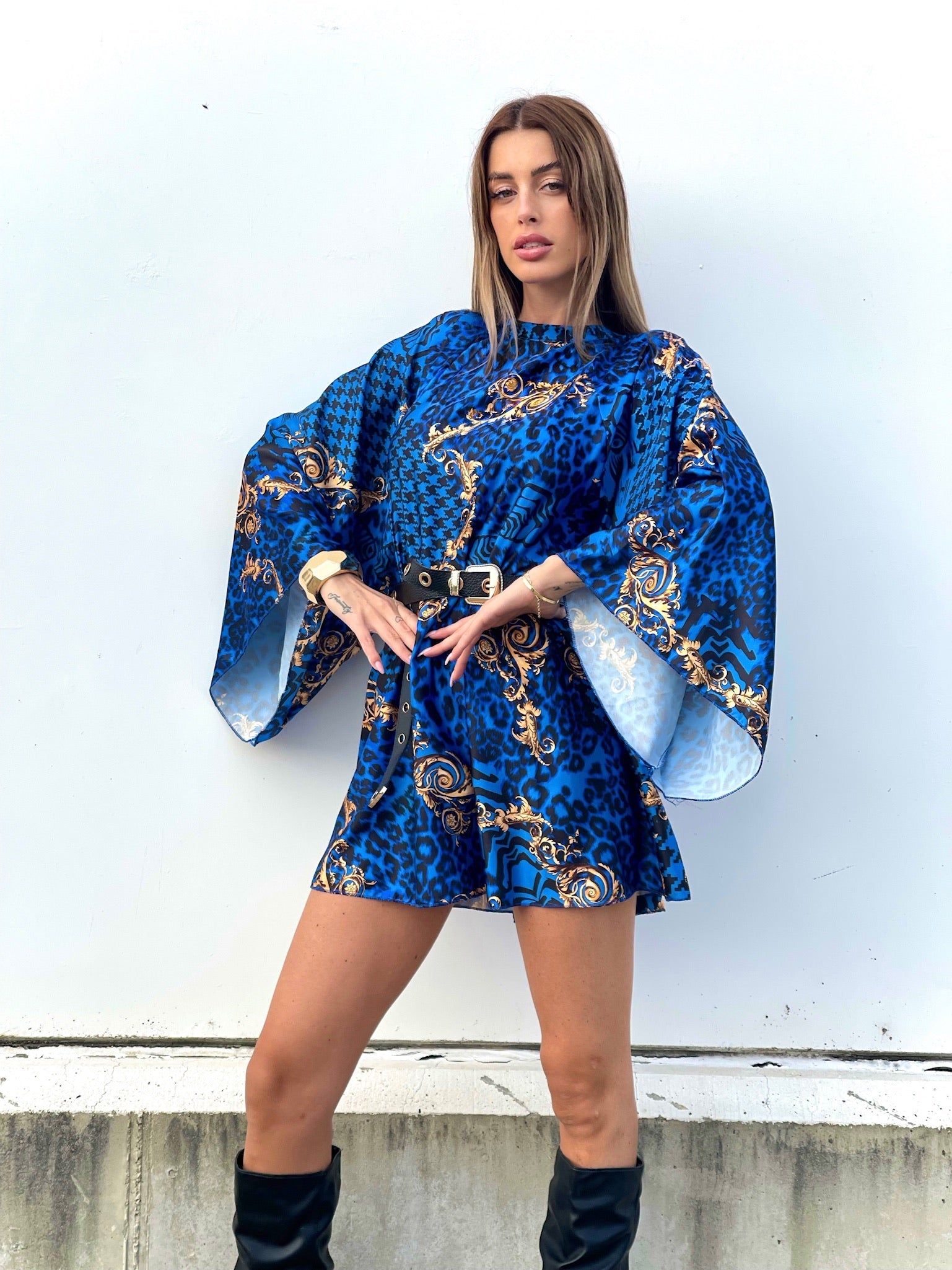 Abito etnico schiena aperta blu