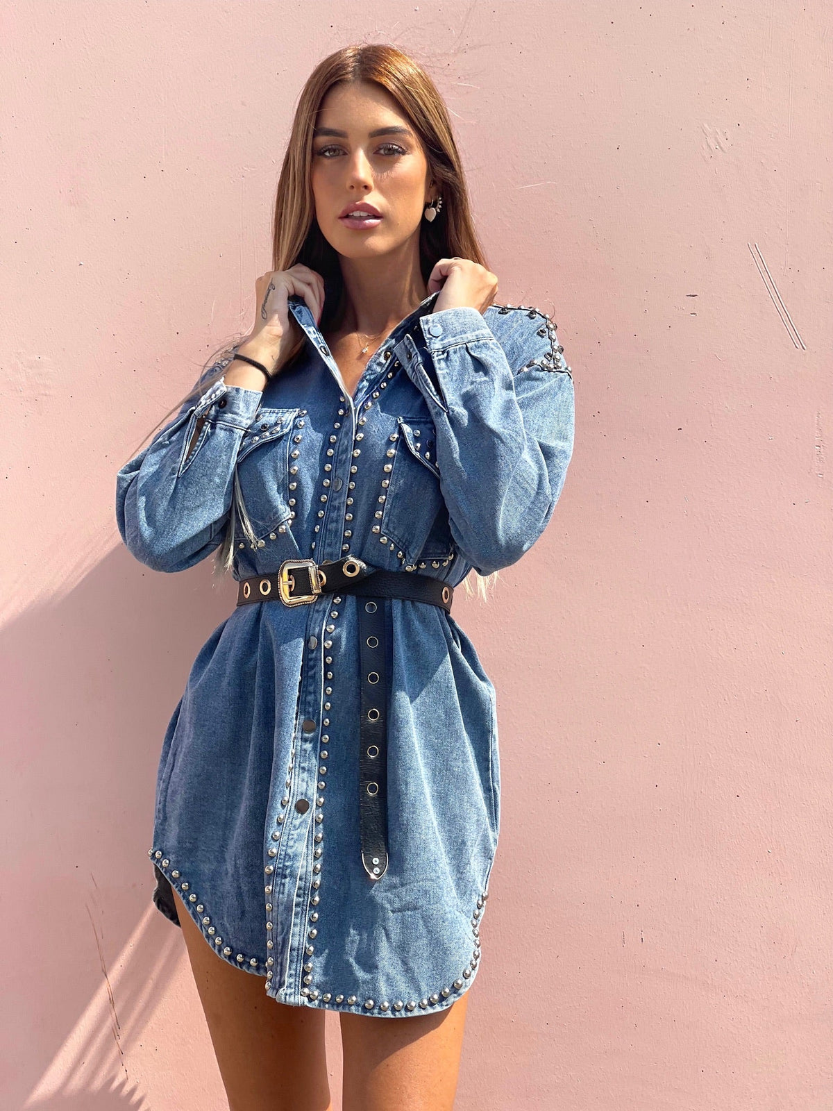Abito in jeans con borchie
