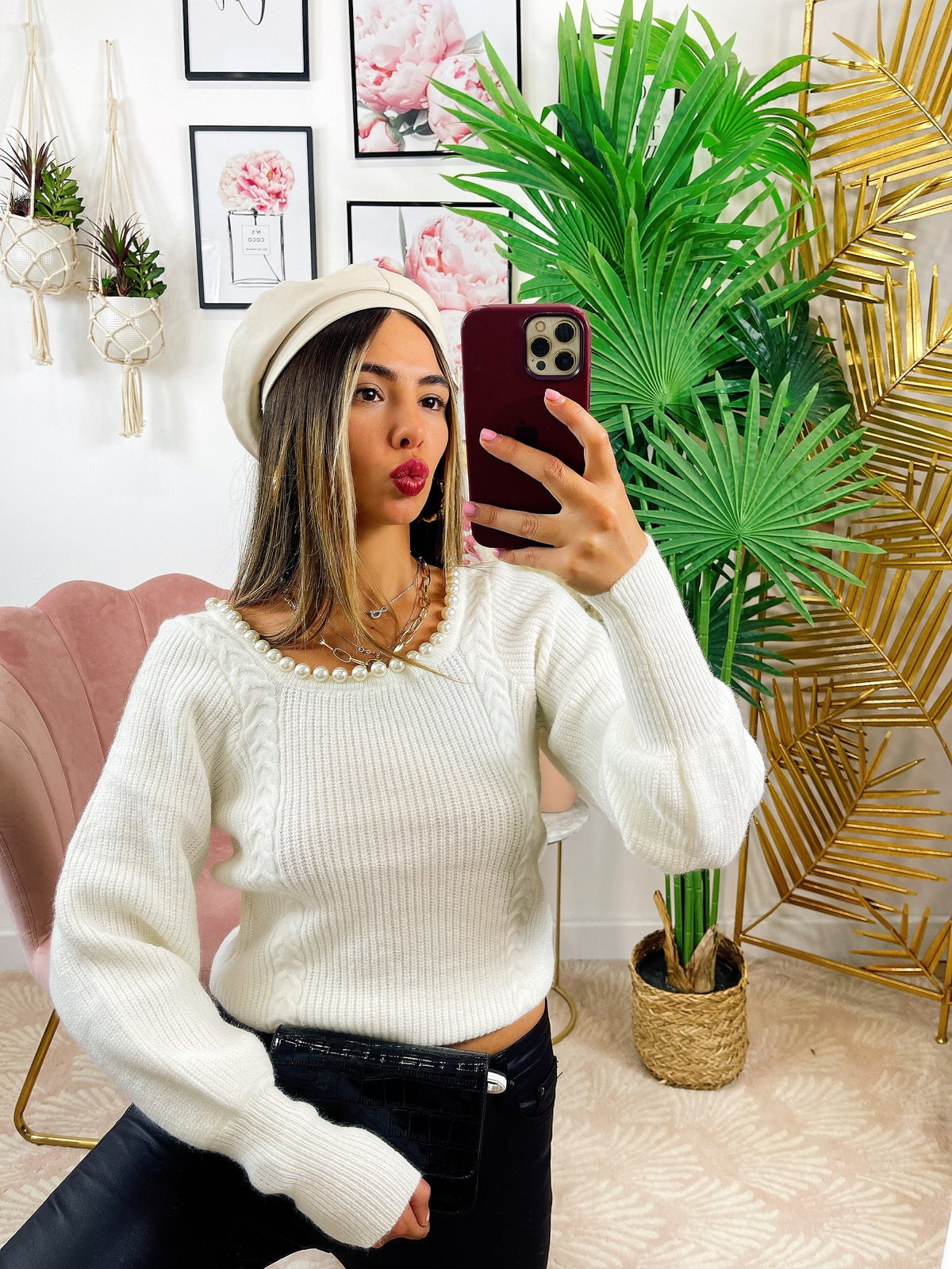 Maglione bianco con perle scollo a U