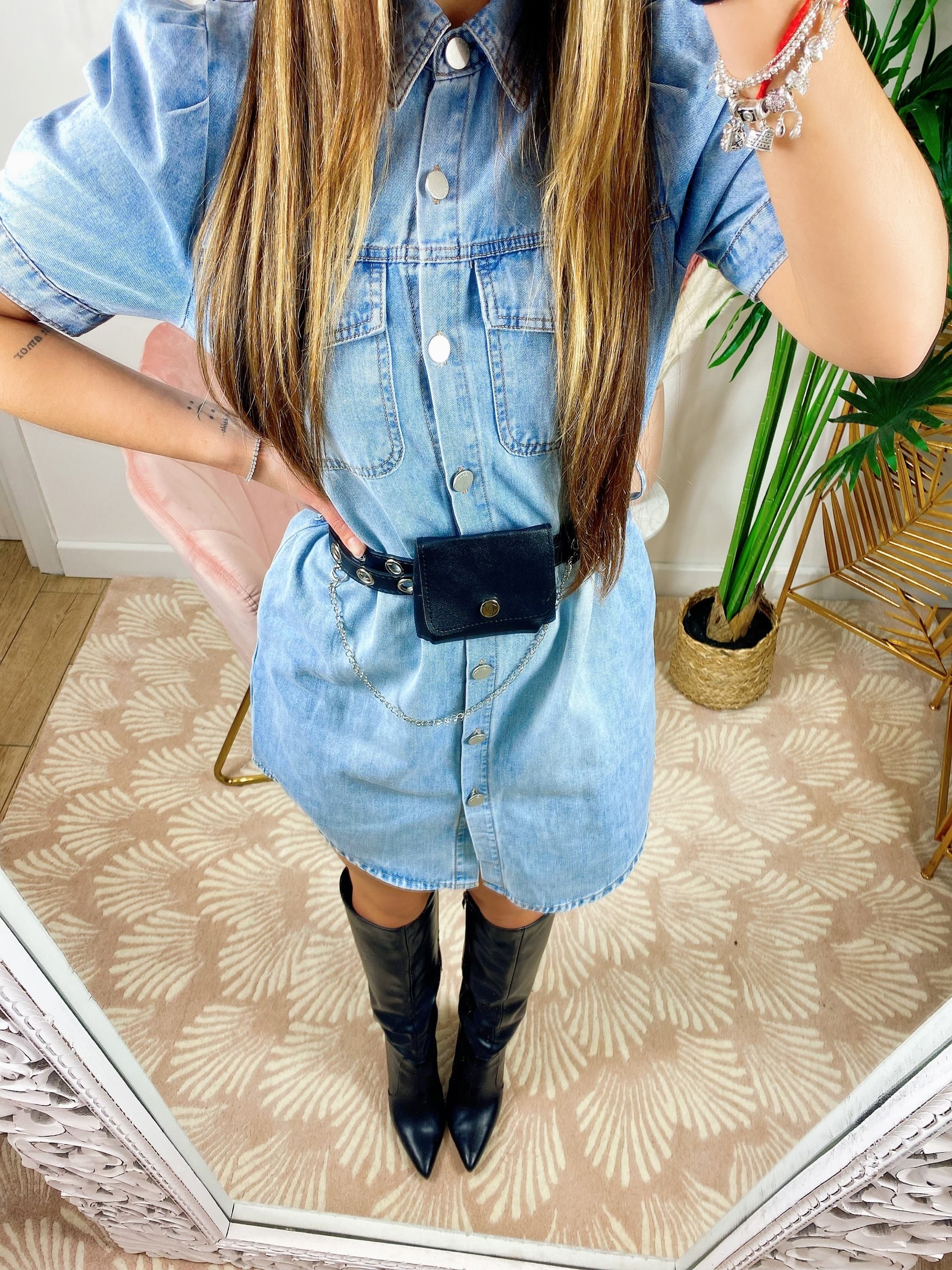 Abito di jeans con cintura compresa