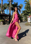 Abito in raso con maxi spacco fuxia