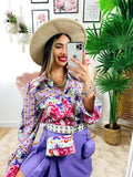 Camicia fiorata con borsetta base lilla
