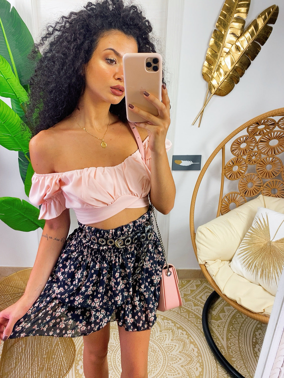 Gonna a balze fiori base nera