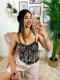 Short sfrangiato con borchie