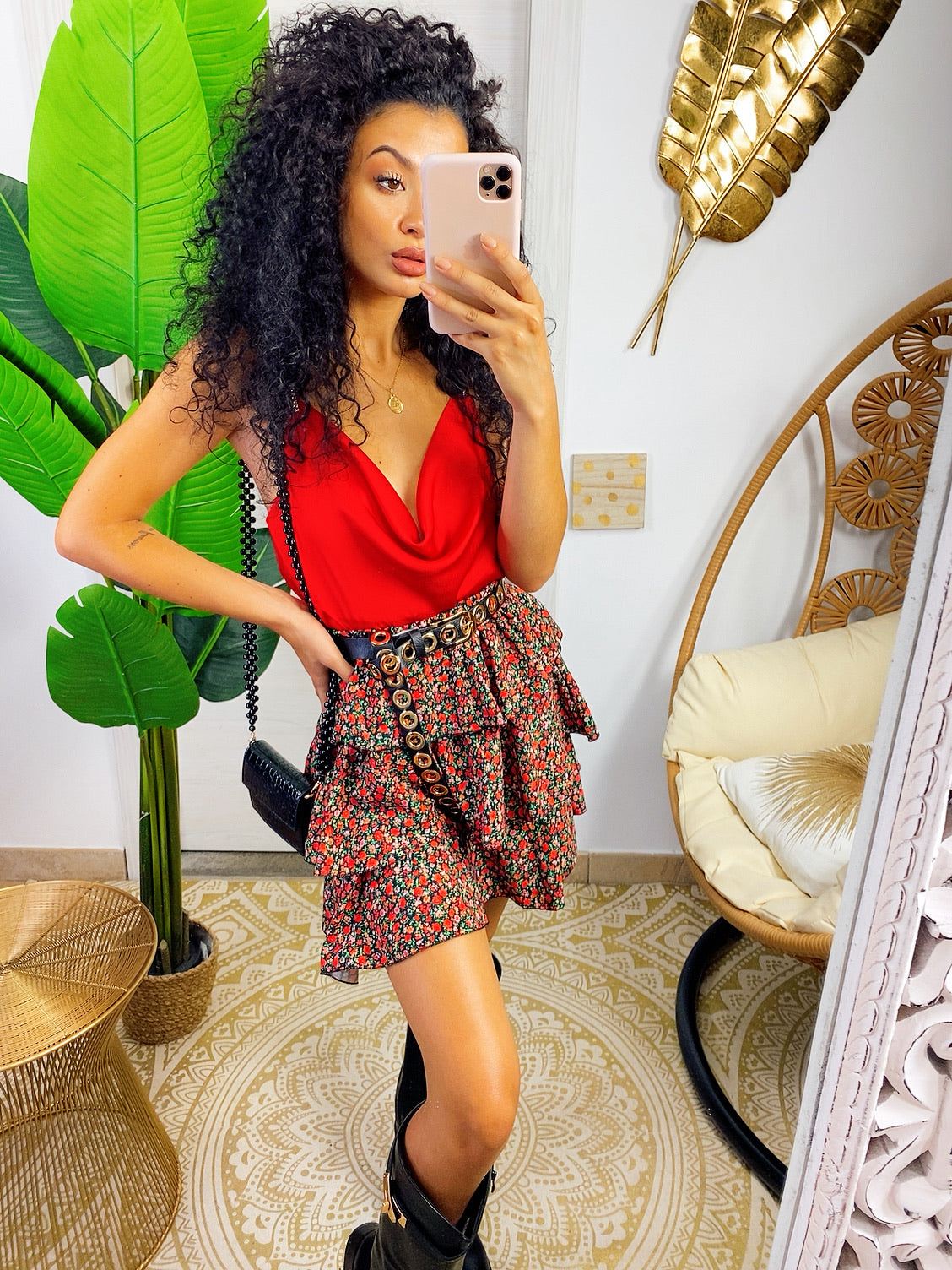 Gonna a balze con fiorellini rosso