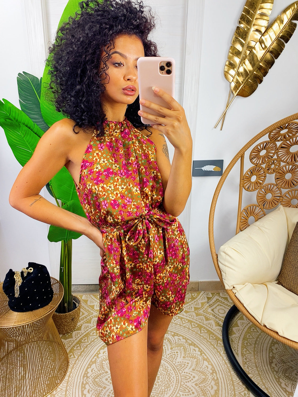 Tutina in raso con fiori base camel