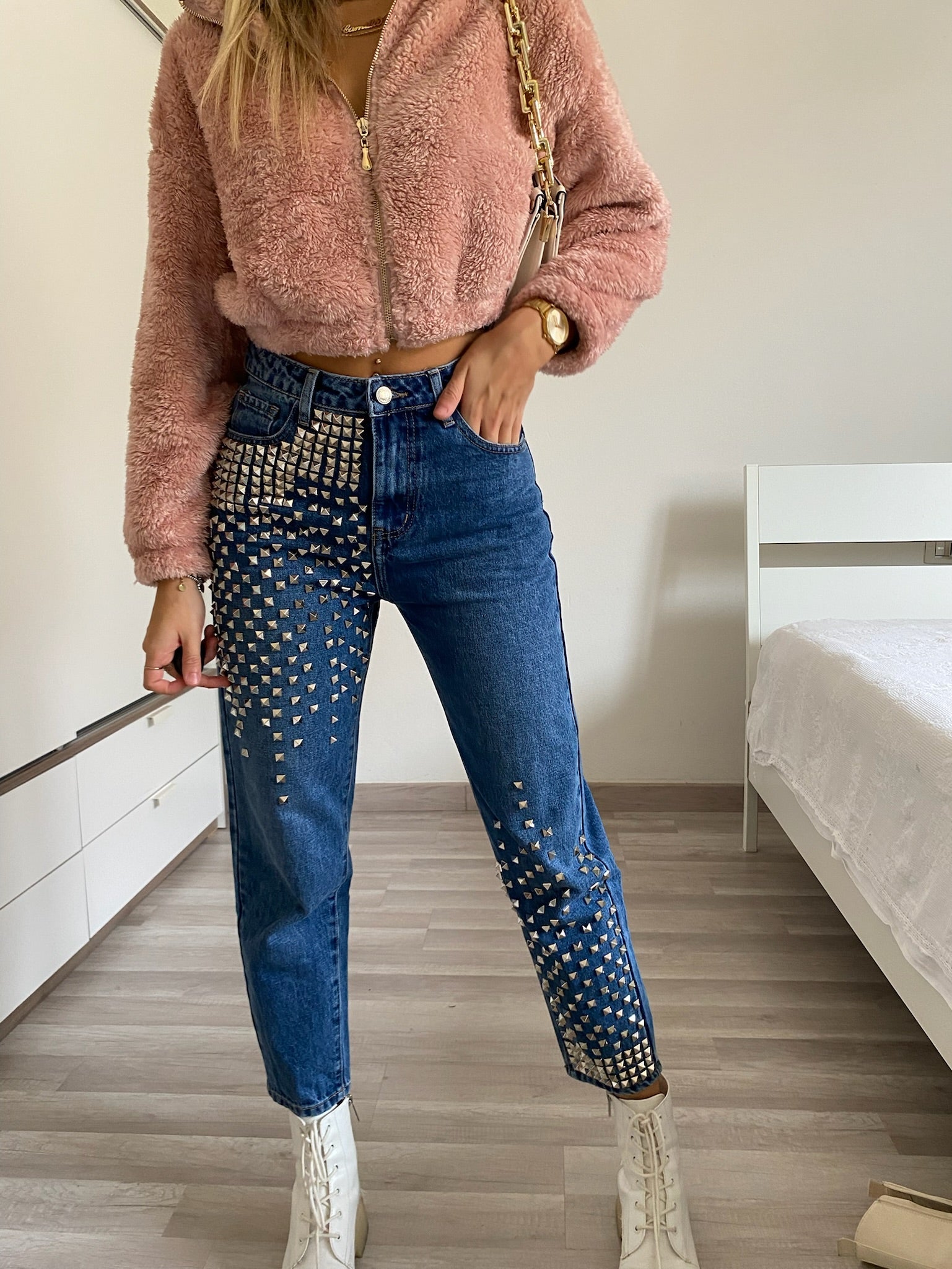 Jeans con borchie