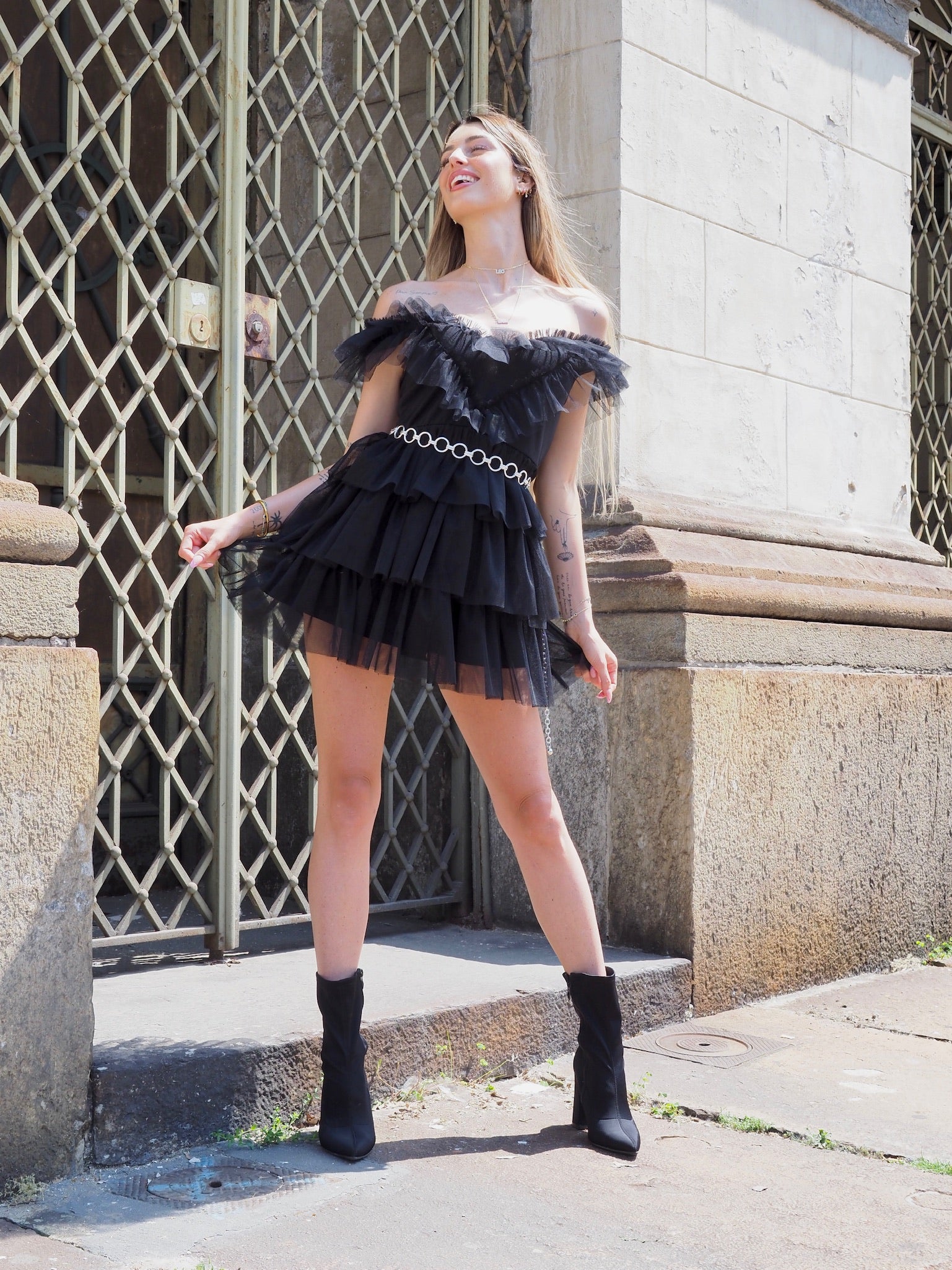 Abito a balze in tulle nero