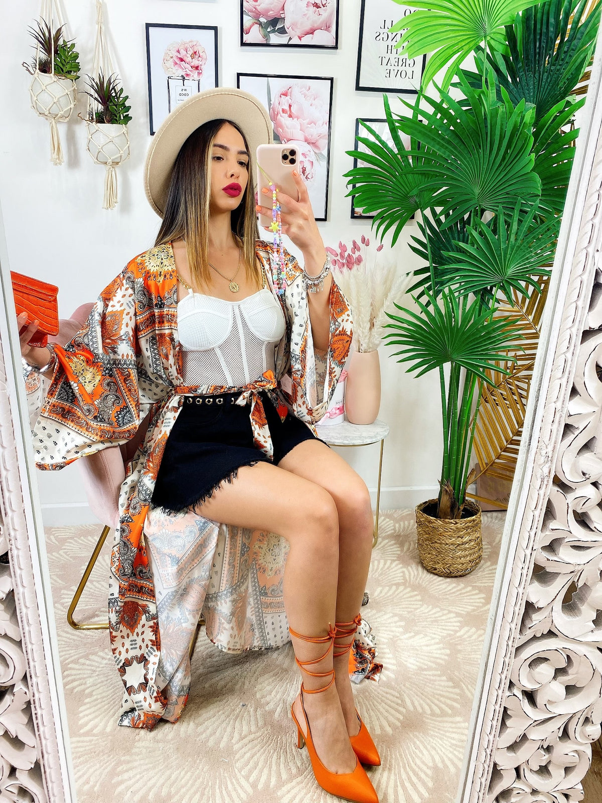 Kimono base chiara dettaglio arancio